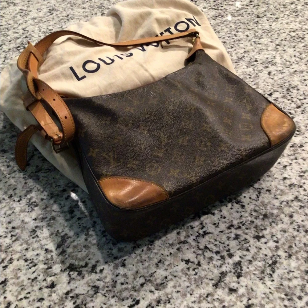Guaranteed Authentic Vintage LV Boulange over the shoulder bag - Picture 2 of 11